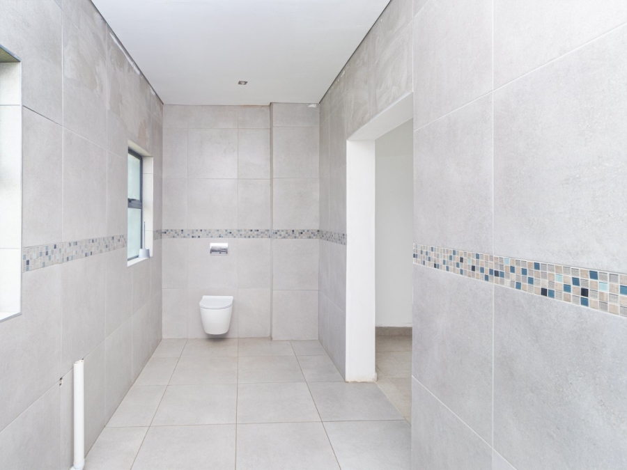 6 Bedroom Property for Sale in Gateway Manor North West